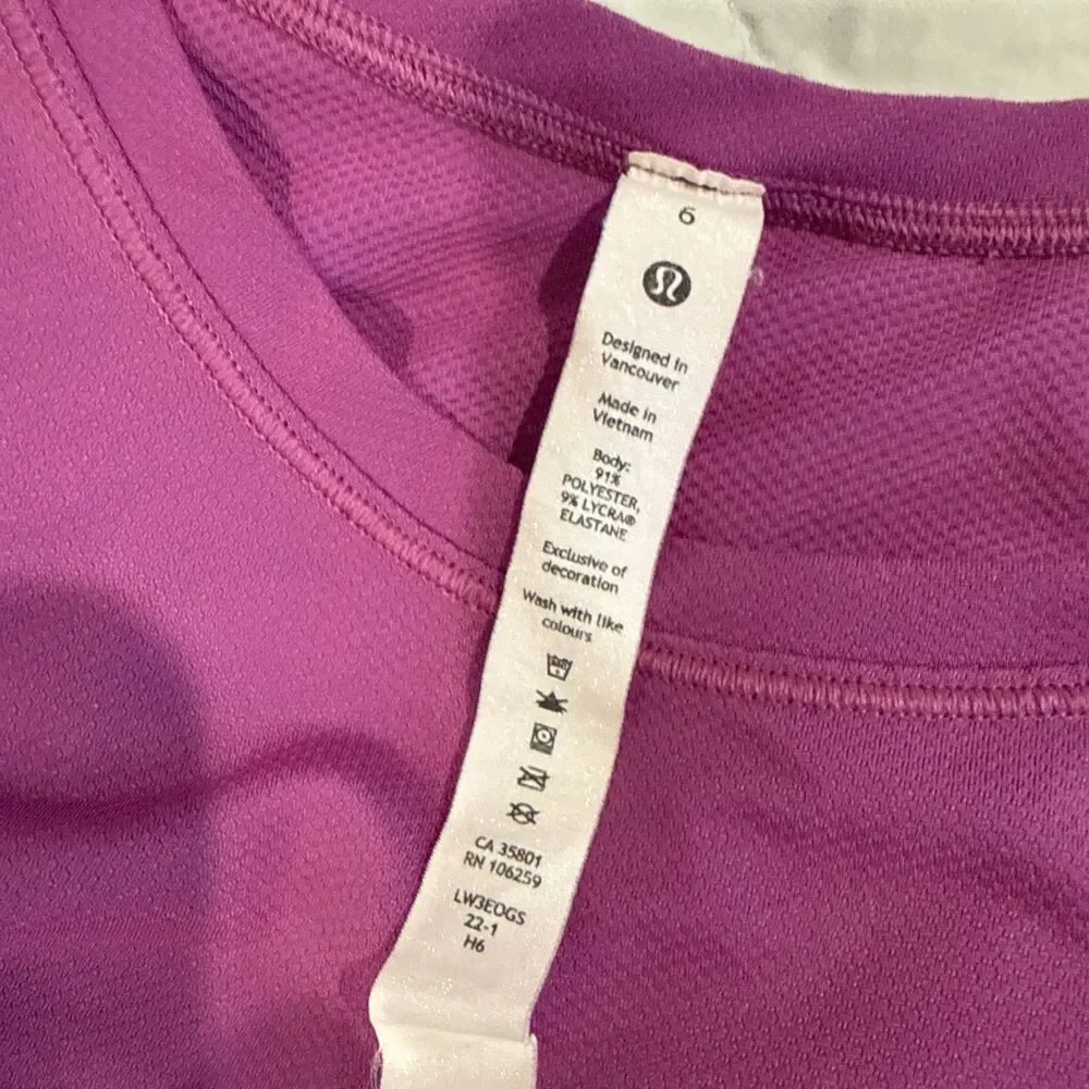 Lululemon Sun Shelter Short Sleeve Rash Guard in Marvel, Size 6- Small/Medium
